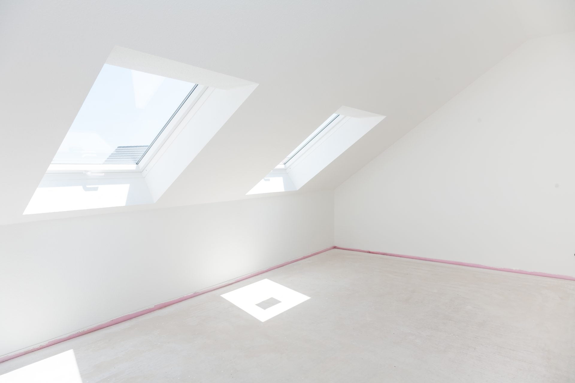 loft-refurbishment-empty-room-with-skylight-read-2021-08-28-03-25-30-utc